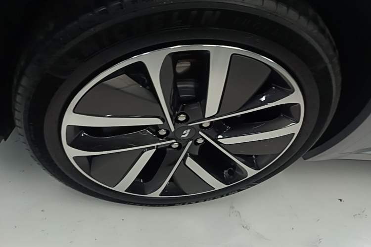 Used Li Auto L9 2024 Ultra Model Left Front Wheel Hub