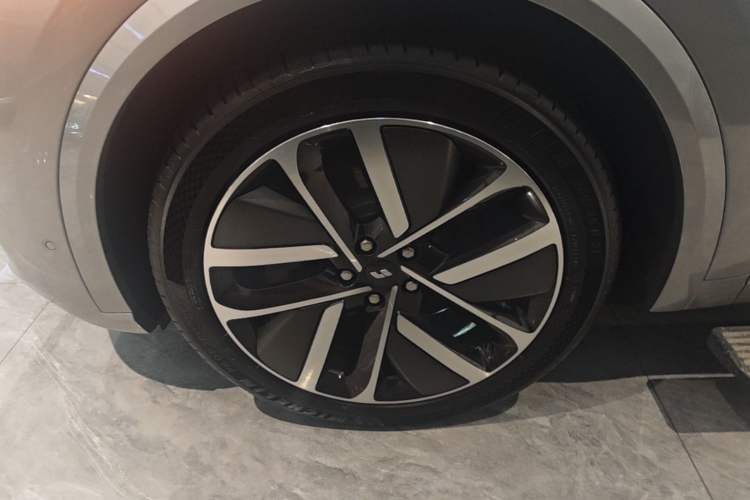 Used Li Auto L9 2024 Ultra Model Left Front Wheel Hub