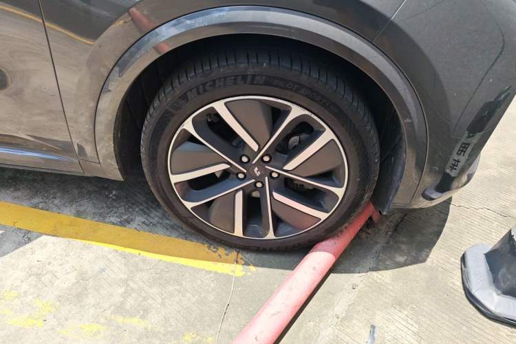Used Li Auto L9 2024 Ultra Model Right Front Wheel Hub