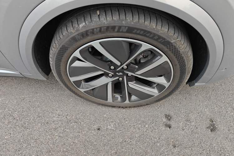 Used Li Auto L9 2024 Ultra Model Right Front Wheel Hub