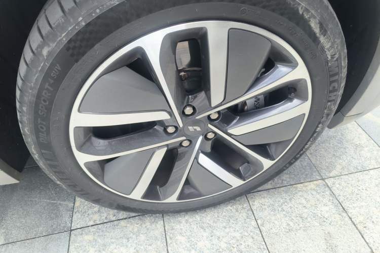 Used Li Auto L9 2024 Ultra Model Right Front Wheel Hub