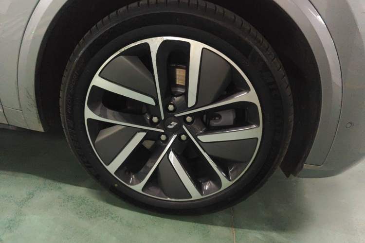 Used Li Auto L9 2024 Pro Model Right Front Wheel Hub