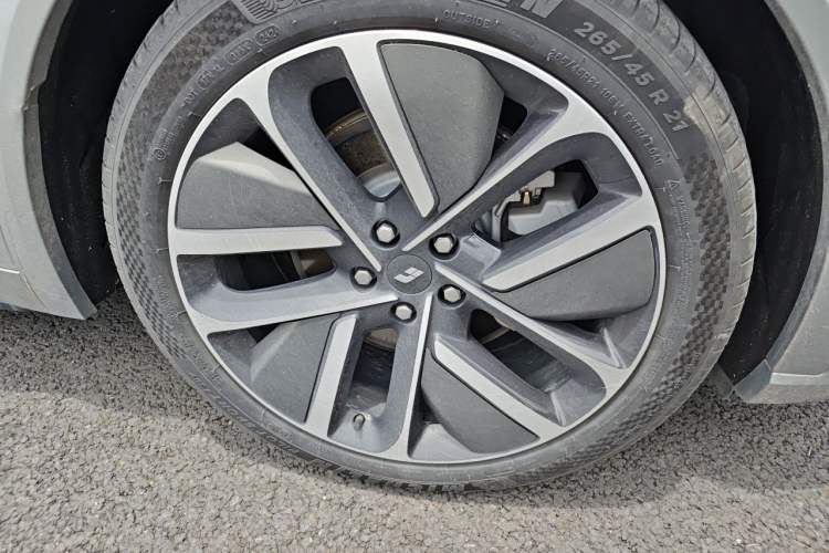 Used Li Auto L9 2024 Ultra Model Right Front Wheel Hub