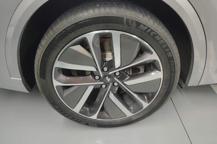 Used Li Auto L9 2024 Ultra Model Right Rear Wheel Hub
