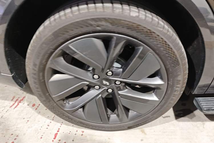 Used Li Auto L9 2024 Ultra Model Right Rear Wheel Hub
