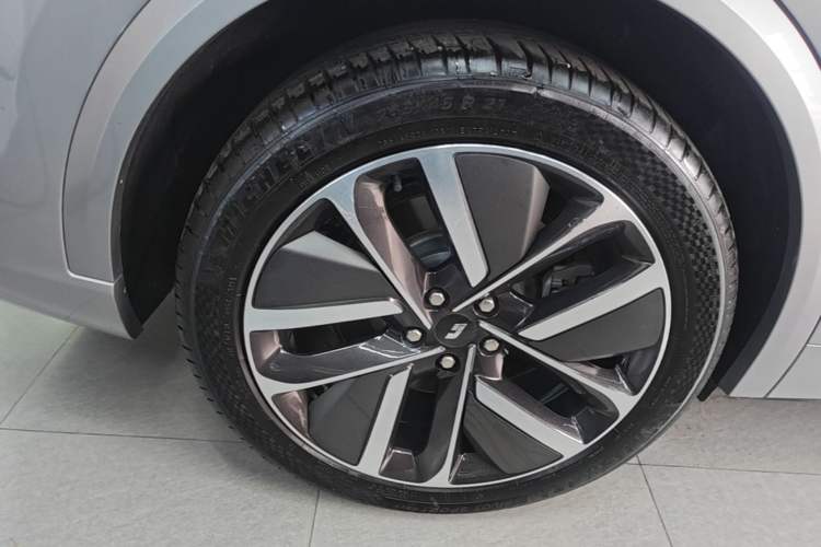 Used Li Auto L9 2024 Ultra Model Right Rear Wheel Hub