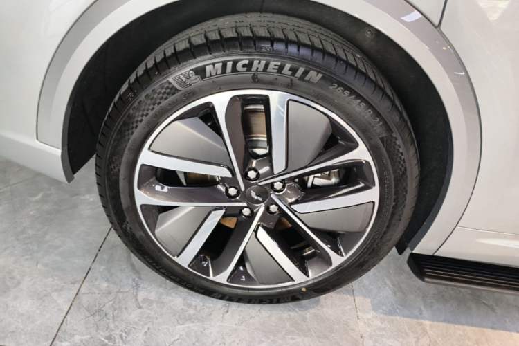Used Li Auto L9 2024 Ultra Model Right Rear Wheel Hub