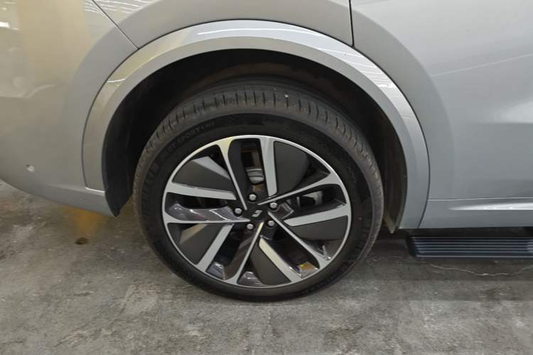 Used Li Auto L9 2024 Ultra Model Right Rear Wheel Hub