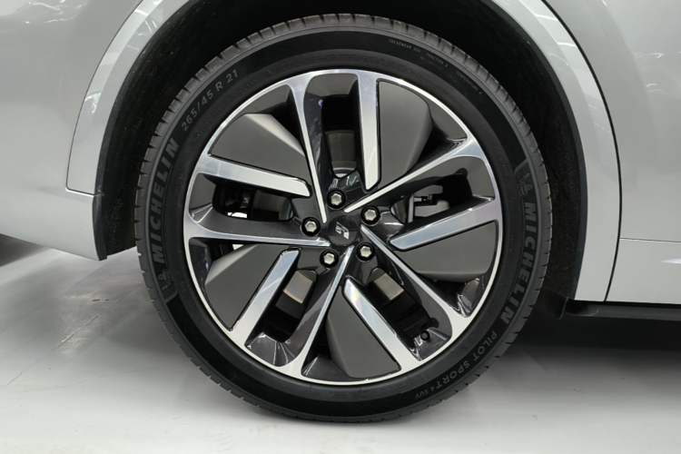 Used Li Auto L9 2024 Ultra Model Right Rear Wheel Hub
