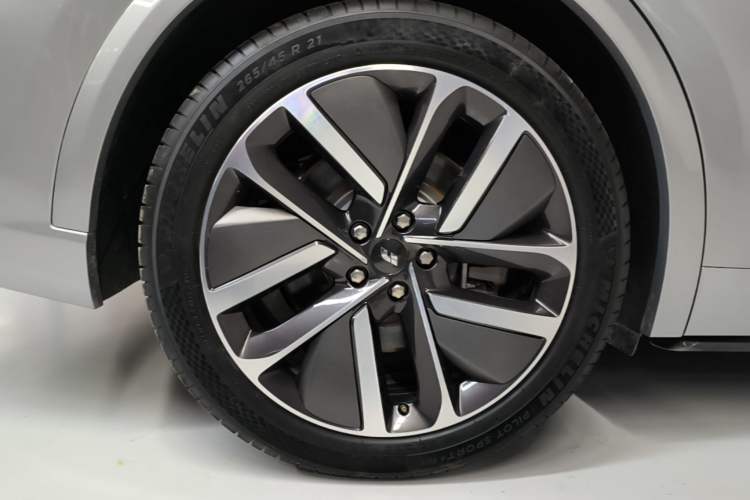 Used Li Auto L9 2024 Ultra Model Right Rear Wheel Hub