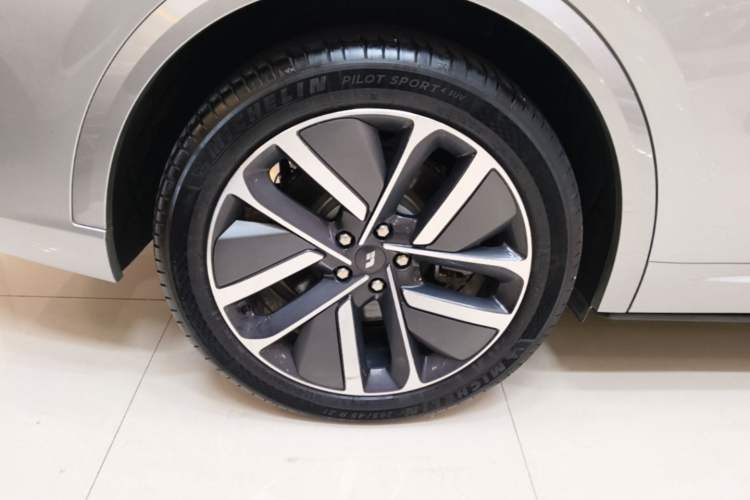 Used Li Auto L9 2024 Ultra Model Right Rear Wheel Hub