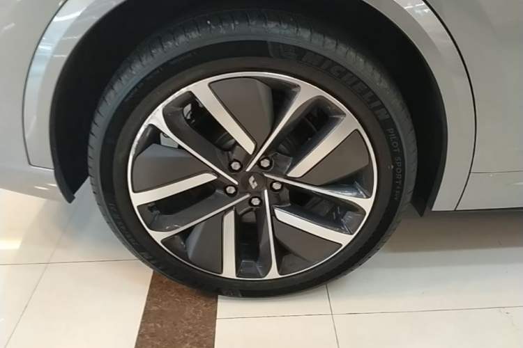 Used Li Auto L9 2024 Ultra Model Right Rear Wheel Hub