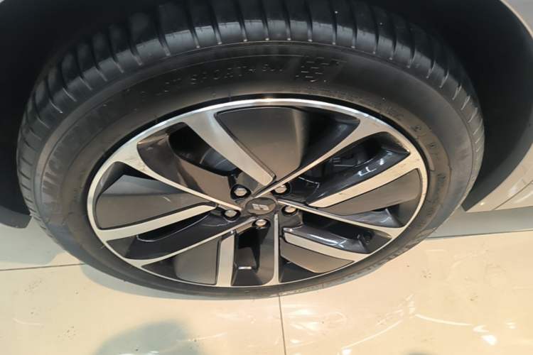 Used Li Auto L9 2024 Ultra Model Right Rear Wheel Hub