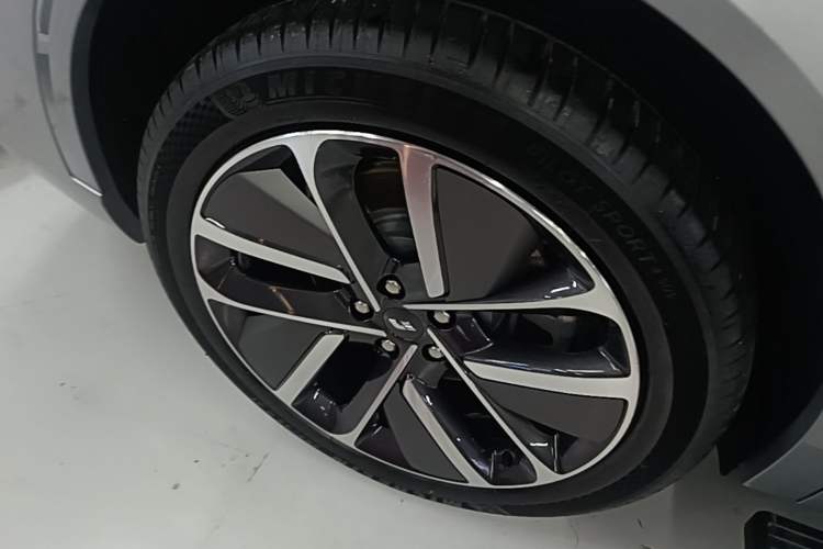 Used Li Auto L9 2024 Ultra Model Right Rear Wheel Hub
