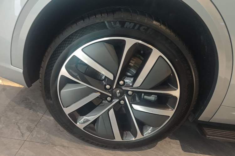 Used Li Auto L9 2024 Ultra Model Right Rear Wheel Hub