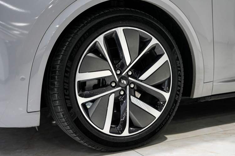 Used Li Auto L9 2024 Ultra Model Exterior 7