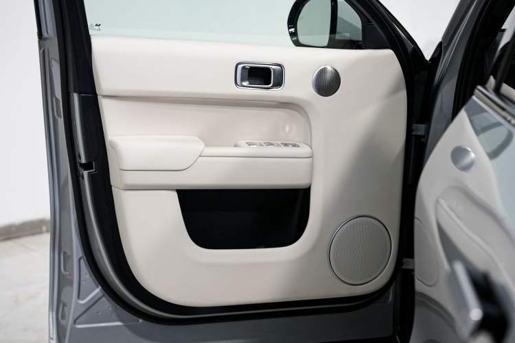 Used Li Auto L9 2024 Ultra Model Interior 9