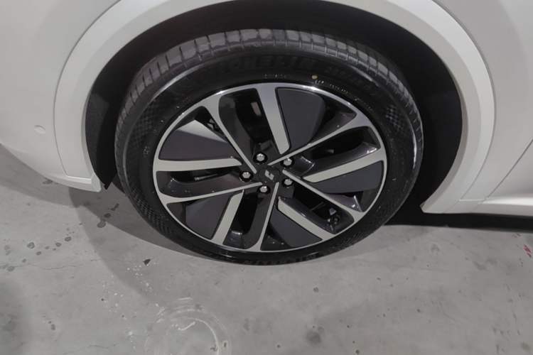 Used Li Auto L9 2024 Ultra Model Left Front Wheel Hub