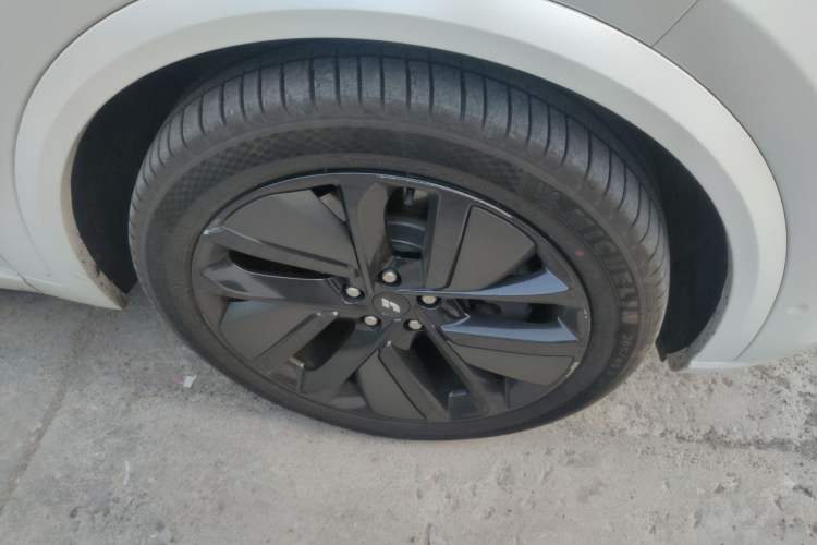 Used Li Auto L9 2024 Ultra Model Right Front Wheel Hub