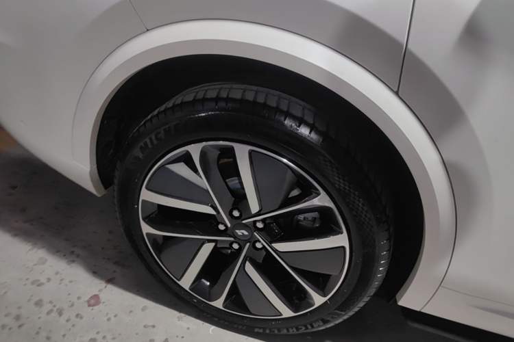 Used Li Auto L9 2024 Ultra Model Right Rear Wheel Hub