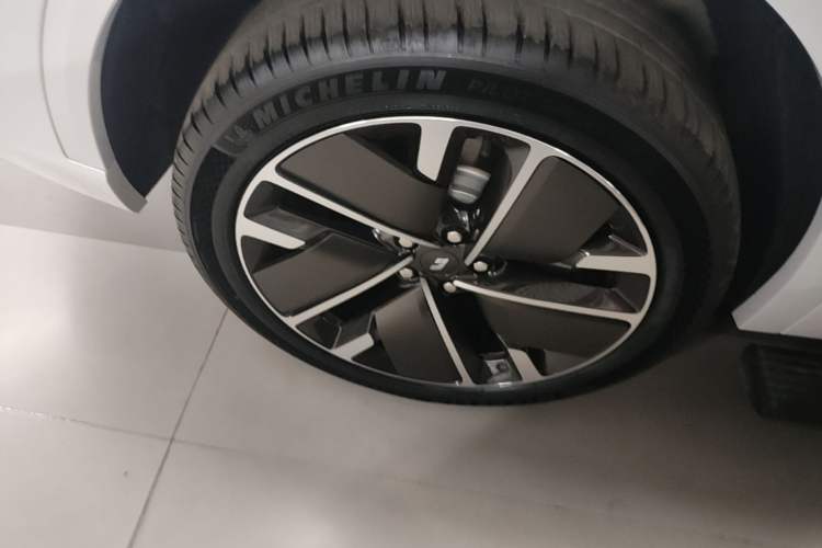Used Li Auto L9 2024 Ultra Model Right Rear Wheel Hub