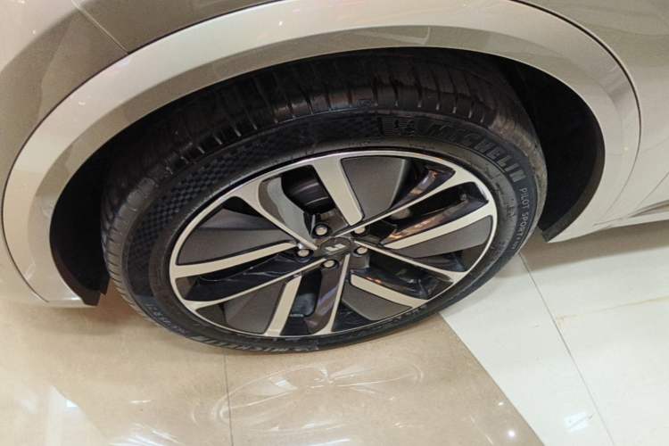 Used Li Auto L9 2024 Ultra Model Exterior 4