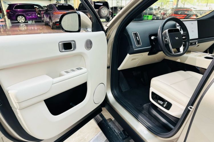 Used Li Auto L9 2024 Ultra Model Interior 3