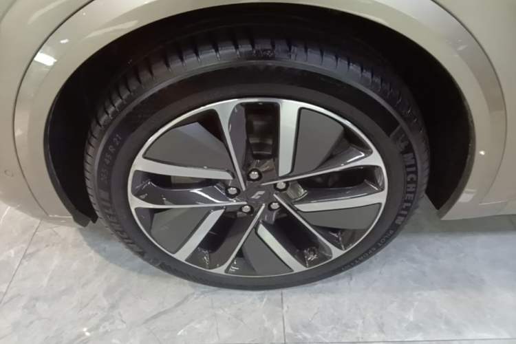 Used Li Auto L9 2024 Ultra Model Left Front Wheel Hub