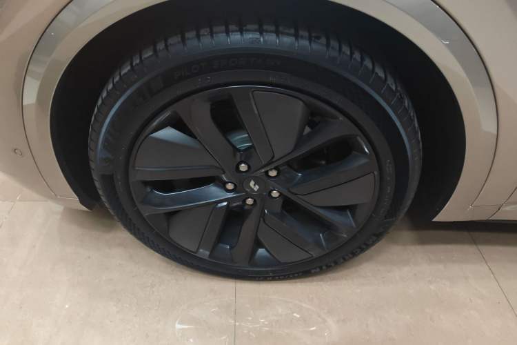 Used Li Auto L9 2024 Ultra Model Left Front Wheel Hub