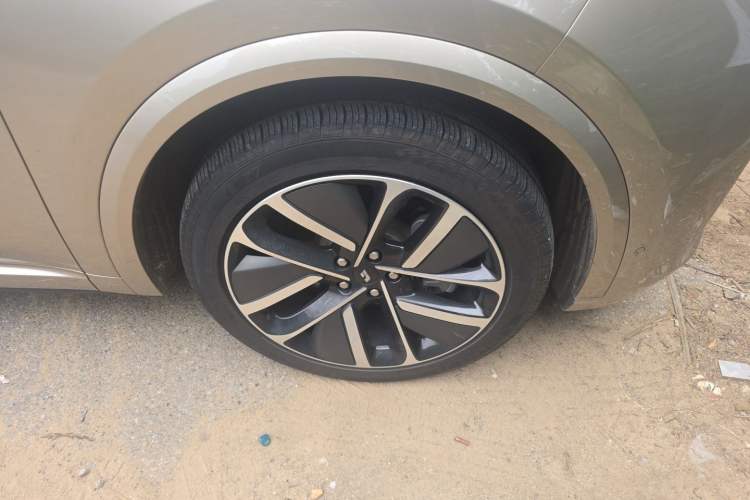 Used Li Auto L9 2024 Ultra Model Right Front Wheel Hub
