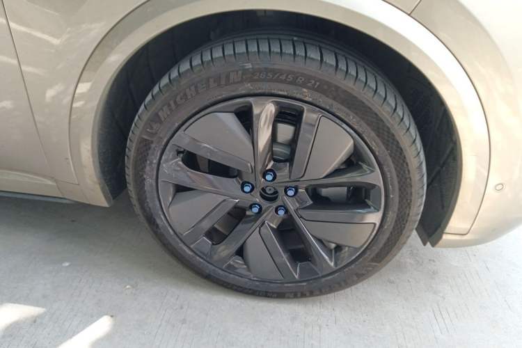 Used Li Auto L9 2024 Pro Model Right Front Wheel Hub