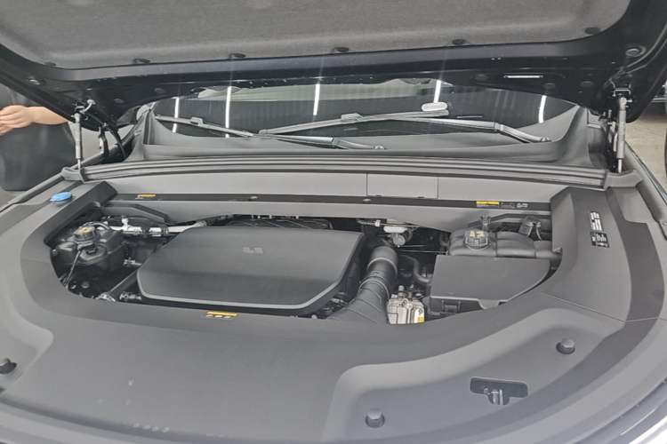 Used Li Auto L9 2025 Ultra Smart Refreshed Edition Engine Bay