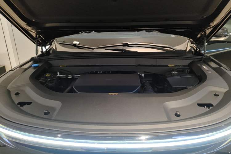Used Li Auto L9 2025 Pro Smart Refreshed Edition Engine Bay