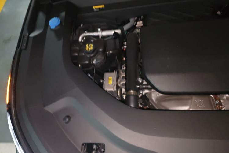 Used Li Auto L9 2025 Ultra Smart Refreshed Edition Engine Bay Right
