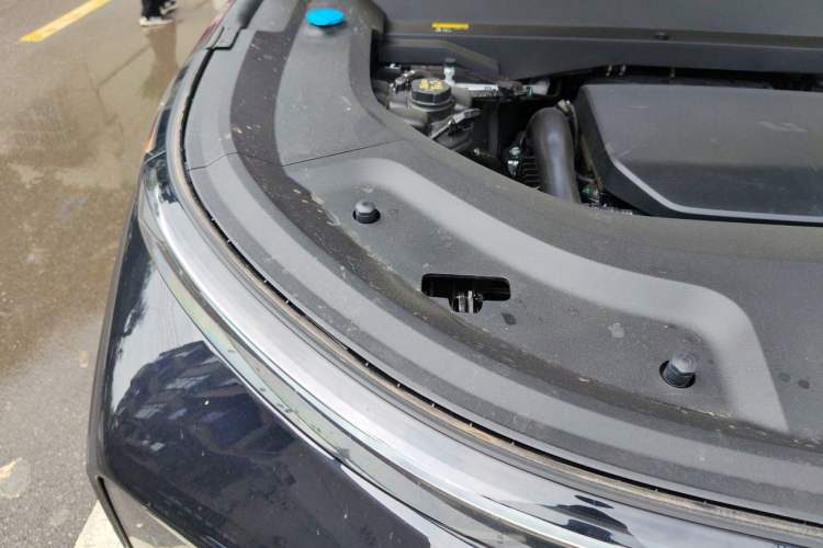 Used Li Auto L9 2025 Pro Smart Refreshed Edition Engine Bay Right