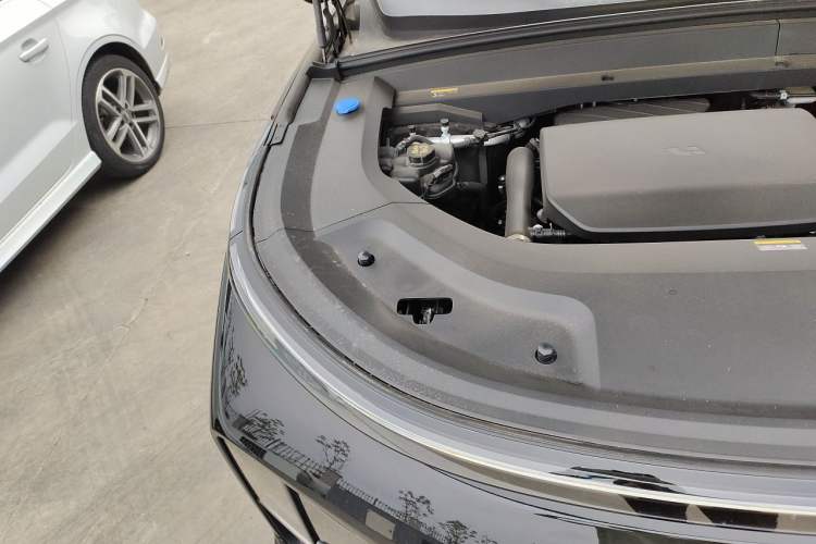 Used Li Auto L9 2025 Ultra Smart Refreshed Edition Engine Bay Right