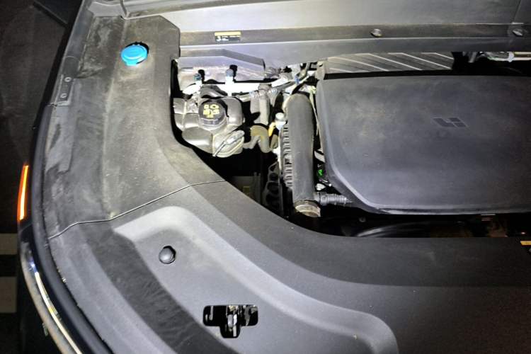 Used Li Auto L9 2025 Ultra Smart Refreshed Edition Engine Bay Right