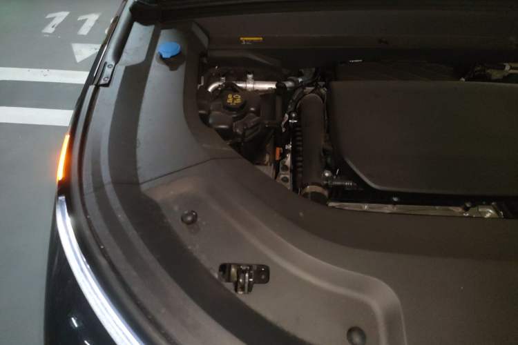 Used Li Auto L9 2025 Ultra Smart Refreshed Edition Engine Bay Right