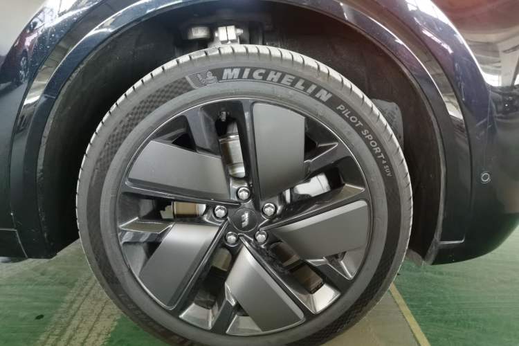 Used Li Auto L9 2025 Ultra Smart Refreshed Edition Exterior 1