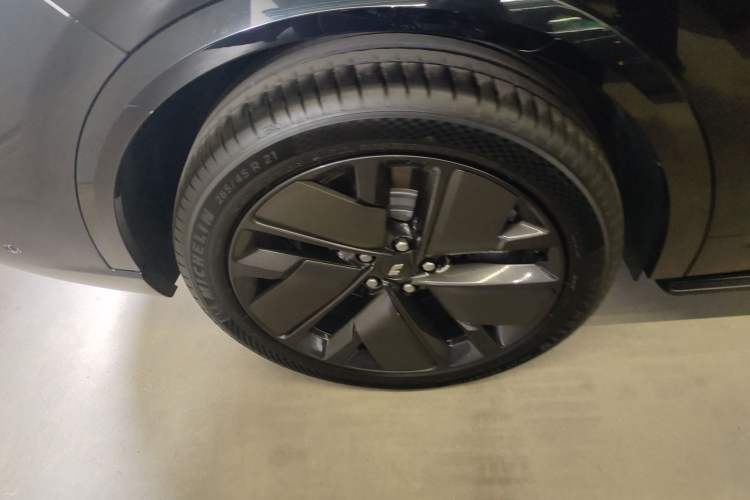 Used Li Auto L9 2025 Ultra Smart Refreshed Edition Exterior 5