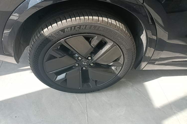 Used Li Auto L9 2025 Ultra Smart Refreshed Edition Exterior 5