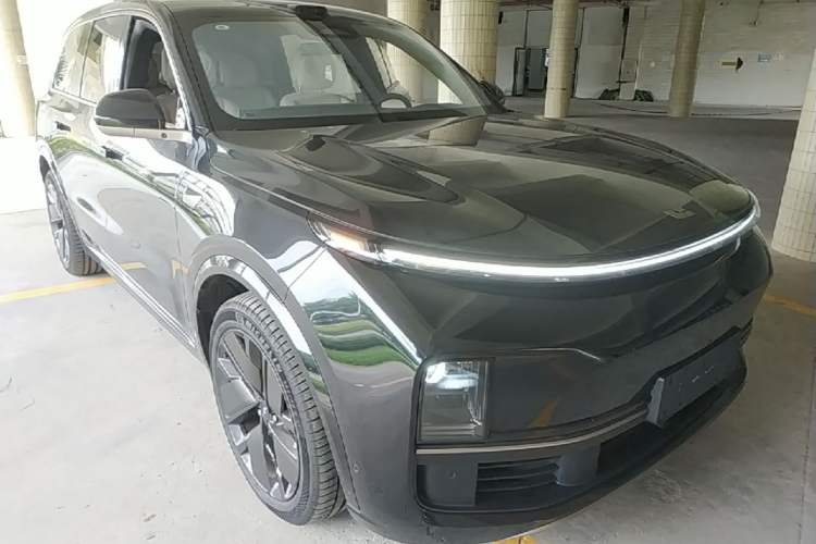Used Li Auto L9 2025 Ultra Smart Refreshed Edition Front Right 45 Deg