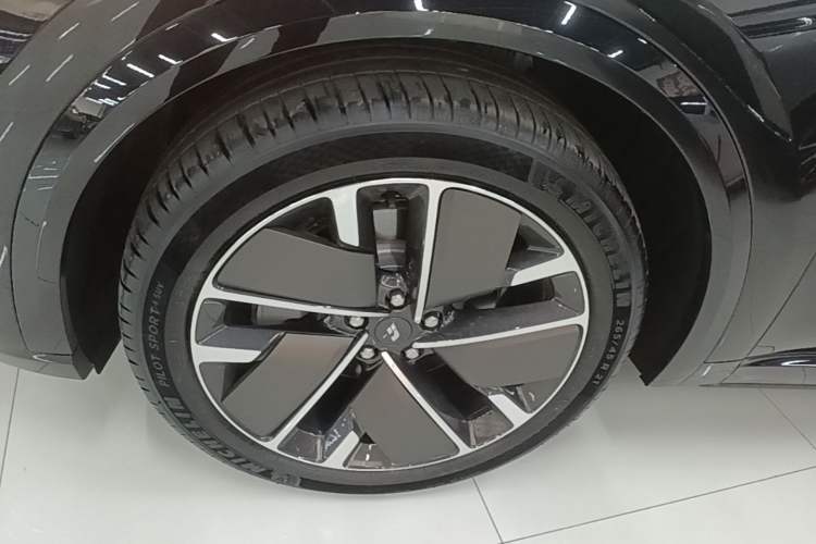 Used Li Auto L9 2025 Ultra Smart Refreshed Edition Left Front Wheel Hub