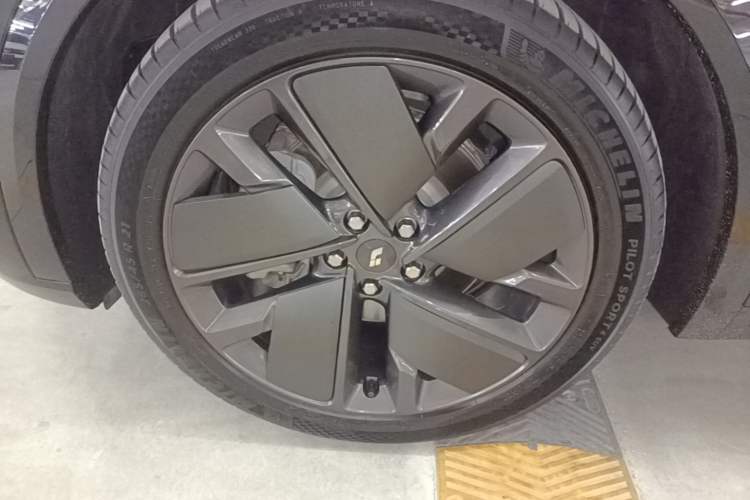 Used Li Auto L9 2025 Pro Smart Refreshed Edition Left Front Wheel Hub