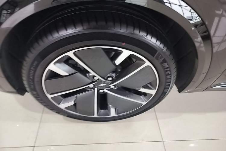 Used Li Auto L9 2025 Pro Smart Refreshed Edition Left Front Wheel Hub