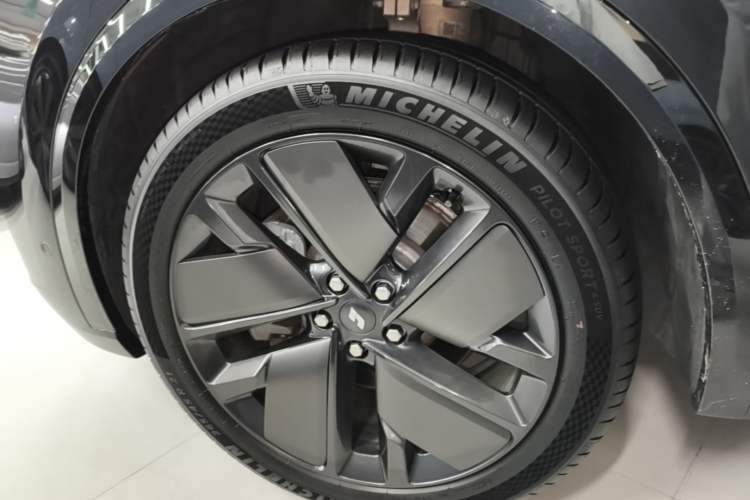 Used Li Auto L9 2025 Ultra Smart Refreshed Edition Left Front Wheel Hub