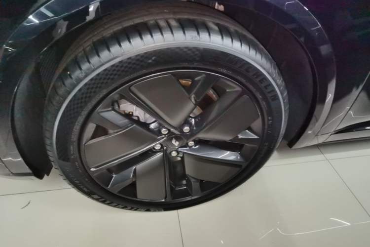 Used Li Auto L9 2025 Ultra Smart Refreshed Edition Left Front Wheel Hub