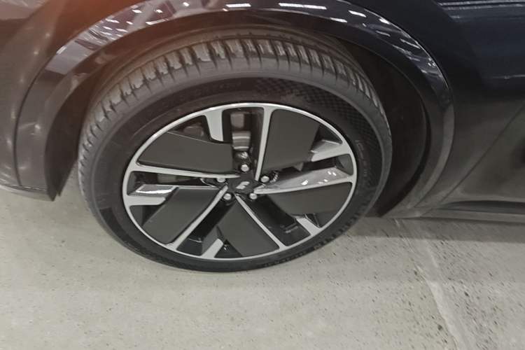 Used Li Auto L9 2025 Ultra Smart Refreshed Edition Left Front Wheel Hub