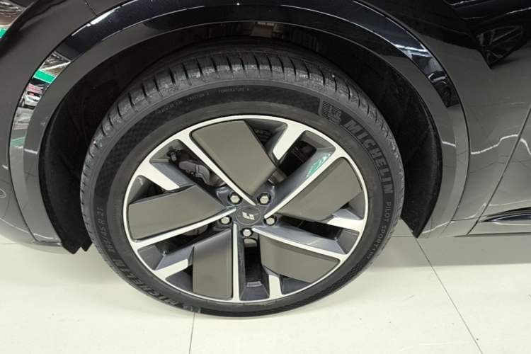 Used Li Auto L9 2025 Ultra Smart Refreshed Edition Left Front Wheel Hub