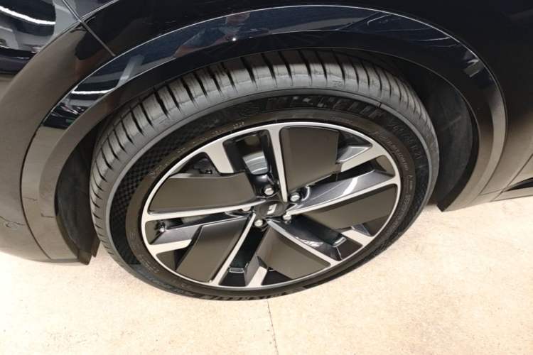 Used Li Auto L9 2025 Ultra Smart Refreshed Edition Left Front Wheel Hub